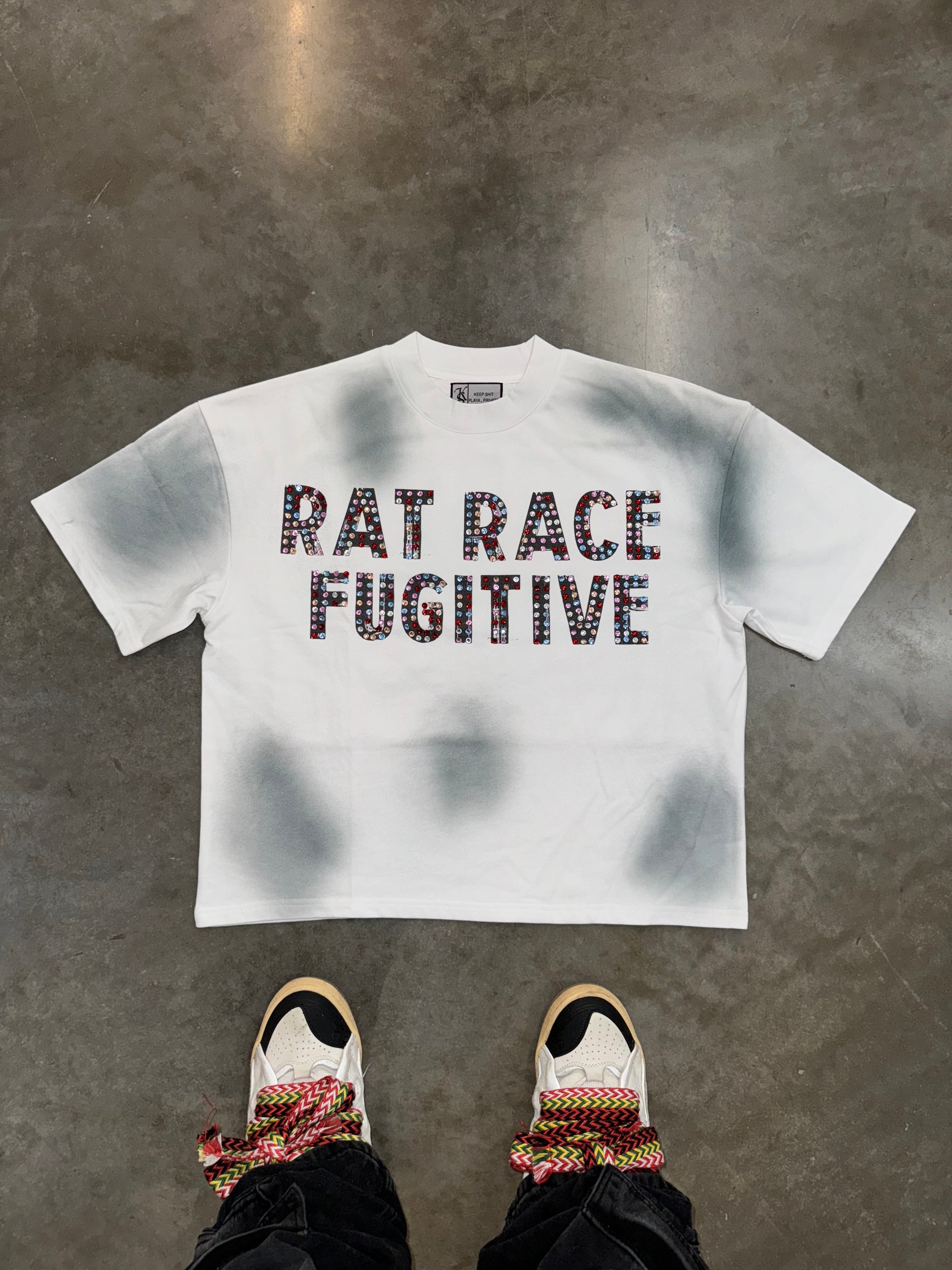 DIRTY WHITE GEMSTONE RAT RACE FUGITIVE TEE