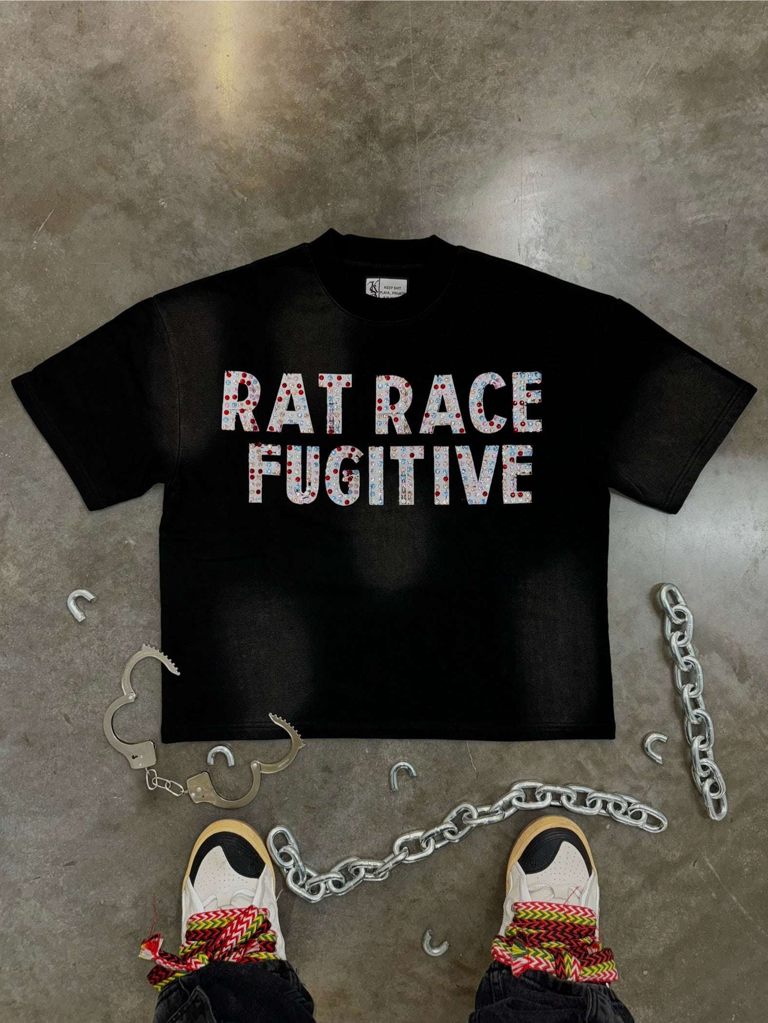 DIRTY BLACK GEMSTONE RAT RACE FUGITIVE TEE